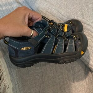 Keen sandal size 13